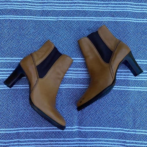 Cole Haan vibram sole heeled ankle chelsea boot - Picture 1 of 7